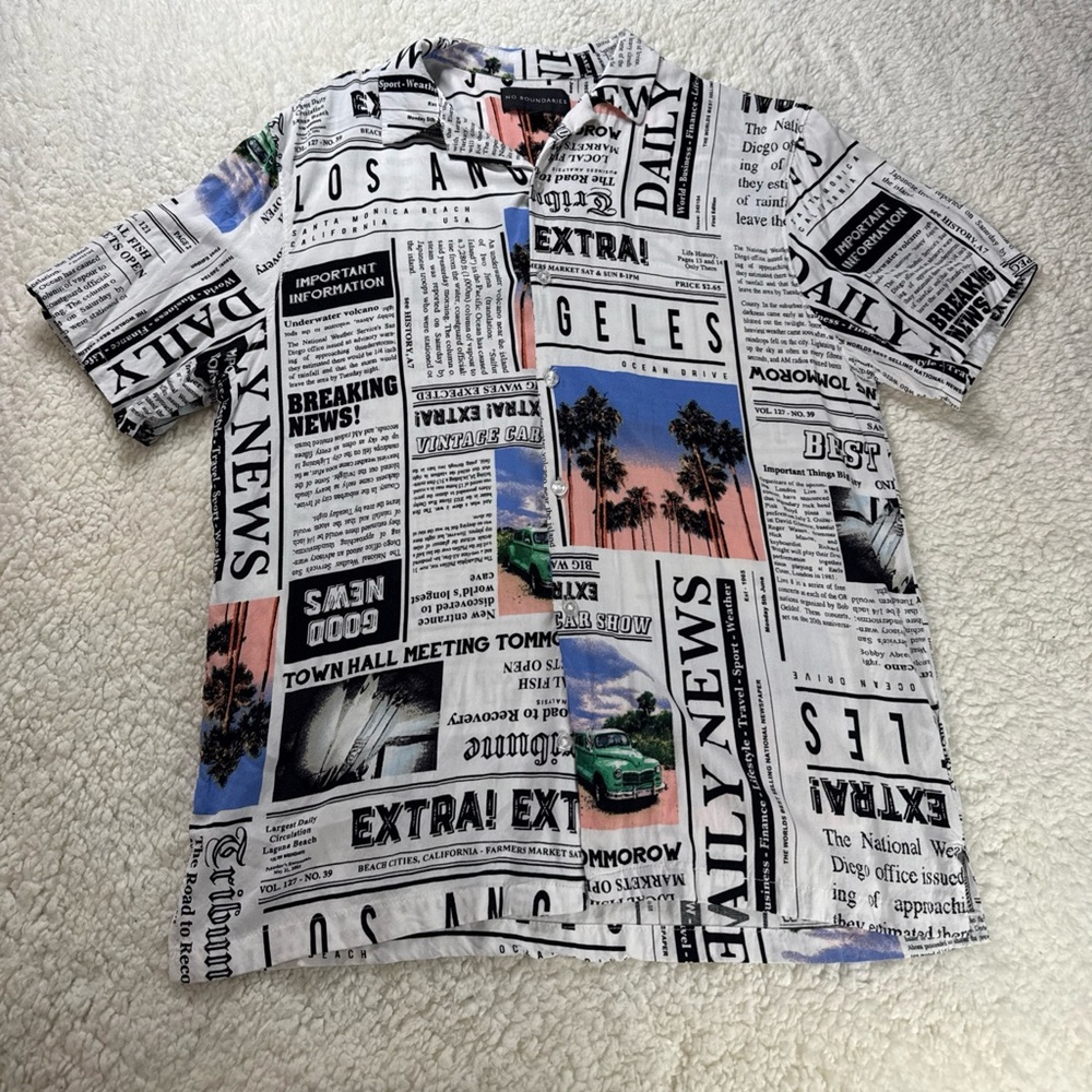 No Boundaries Newspaper Print Men's Shirt Mens Medium (38-40)